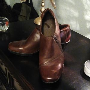 Clarks size 11, brown, side zip, heels
